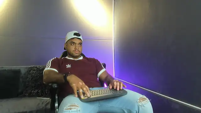 Big furry bear13 online show from December 2025 08:01:02 AM