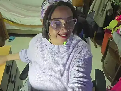 Snapshot of Mrs_mommy_ chatting on March 2025 10:17:02 PM Mrs mommy online show from March 2025 10:17:02 PM