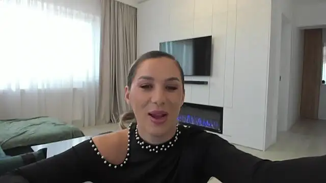 Snapshot of HotXMom chatting on January 2025 07:49:01 AM HotXMom online show from January 2025 07:49:01 AM