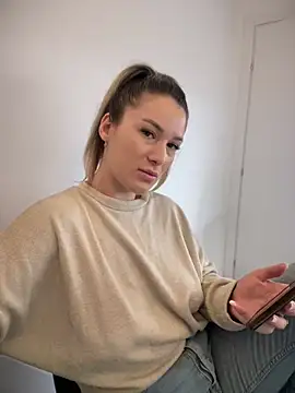 Snapshot of HotXMom chatting on February 2025 04:51:02 AM HotXMom online show from February 2025 04:51:02 AM