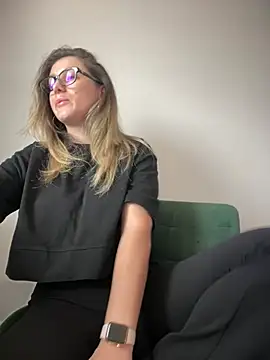 Snapshot of HotXMom chatting on March 2025 07:35:02 AM HotXMom online show from March 2025 07:35:02 AM