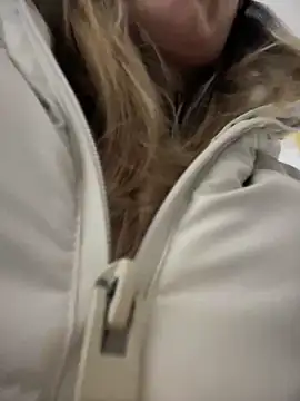 Snapshot of HotXMom chatting on March 2025 01:29:01 PM HotXMom online show from March 2025 01:29:01 PM