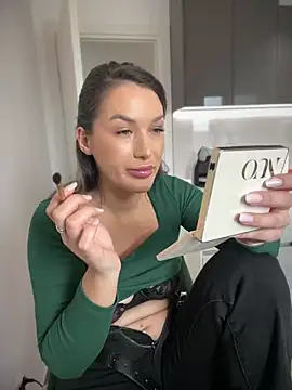 Snapshot of HotXMom chatting on March 2025 07:40:02 AM HotXMom online show from March 2025 07:40:02 AM