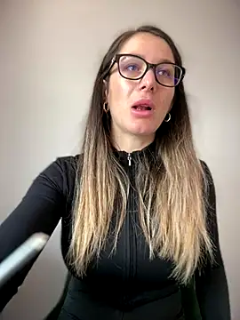 Snapshot of HotXMom chatting on November 2025 07:19:01 AM HotXMom online show from November 2025 07:19:01 AM