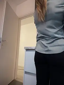 Snapshot of HotXMom chatting on November 2025 11:58:01 AM HotXMom online show from November 2025 11:58:01 AM