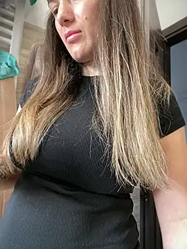 HotXMom online show from April 2026 06:25:02 AM