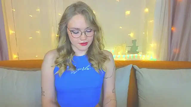 Aurora Golden1 online show from February 2025 07:09:01 PM