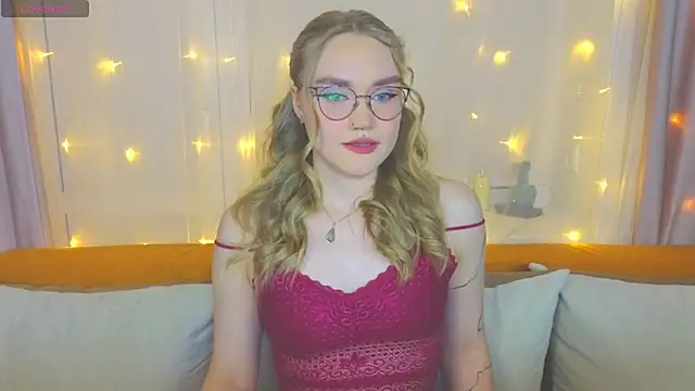 Aurora Golden1 online show from March 2025 07:22:01 PM