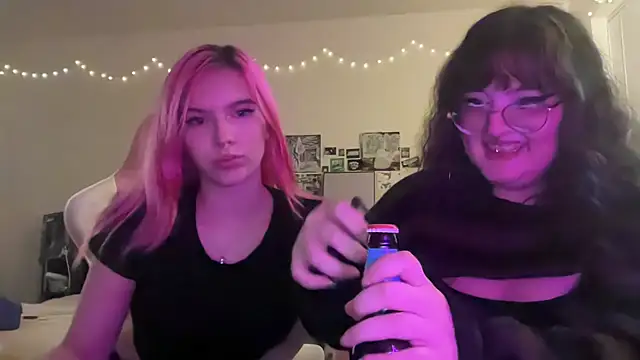 Snapshot of xKittyKat chatting on January 2026 03:31:02 AM xKittyKat online show from January 2026 03:31:02 AM