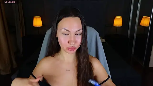 Snapshot of GIGI_BENNET chatting on December 2024 06:43:01 PM GIGI BENNET online show from December 2024 06:43:01 PM