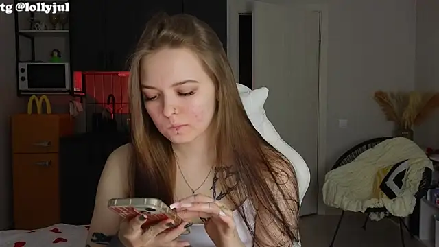 Snapshot of doll_lol_ chatting on October 2025 05:55:02 PM doll lol online show from October 2025 05:55:02 PM