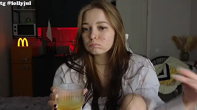 Snapshot of doll_lol_ chatting on October 2025 05:45:02 PM doll lol online show from October 2025 05:45:02 PM