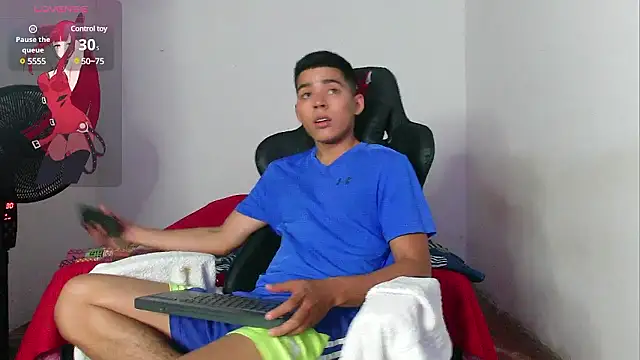 Snapshot of cutes_baby chatting on December 2024 05:09:02 AM cutes baby online show from December 2024 05:09:02 AM