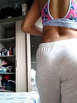 Snapshot of Su_Duarte_1 chatting on September 2025 08:33:02 PM Su Duarte 1 online show from September 2025 08:33:02 PM