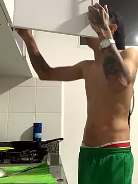 Snapshot of JovenDesobediente chatting on September 2025 03:18:02 AM JovenDesobediente online show from September 2025 03:18:02 AM