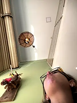 amooraaamoon online show from October 2025 01:25:02 PM