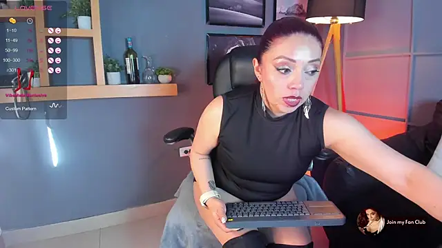 Snapshot of helenaduque_ chatting on December 2024 12:50:02 PM helenaduque online show from December 2024 12:50:02 PM
