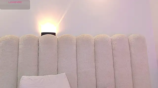 Mia rom11 online show from November 2025 12:02:02 PM