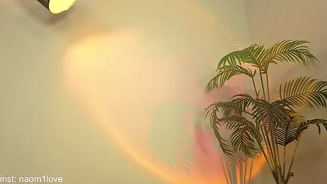 Naomi Girly online show from December 2025 07:53:02 PM