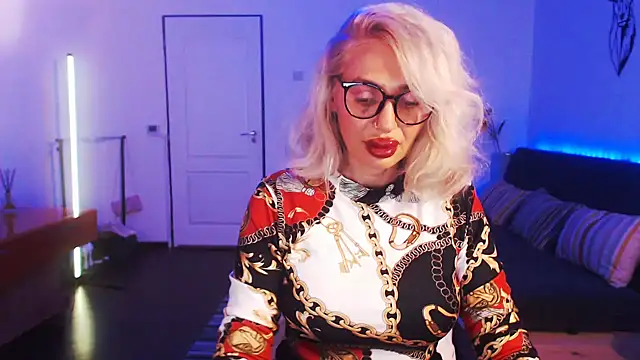 Snapshot of beauty_chl0e chatting on December 2024 08:18:01 PM beauty chl0e online show from December 2024 08:18:01 PM