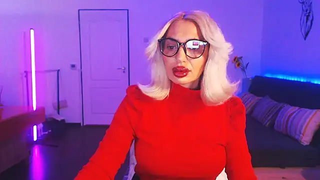 Snapshot of beauty_chl0e chatting on December 2024 08:13:01 PM beauty chl0e online show from December 2024 08:13:01 PM