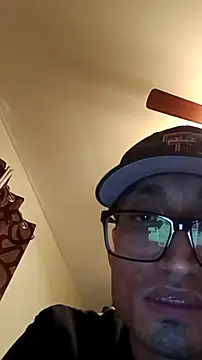 Snapshot of lRainbowBoy chatting on February 2026 10:35:01 PM lRainbowBoy online show from February 2026 10:35:01 PM