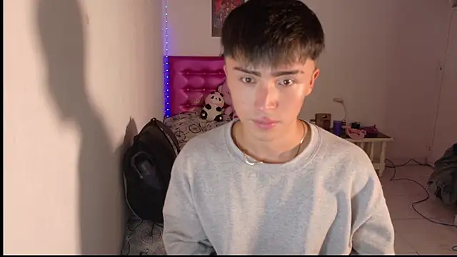 santi-fabulous online show from December 2025 11:56:01 PM