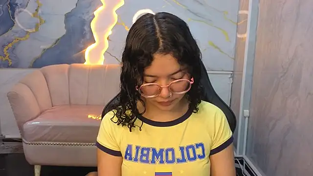 victoria castillo b online show from March 2026 12:44:02 PM