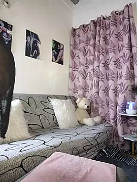 Charlotte Bayron online show from October 2025 12:32:02 AM