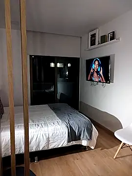 Charlotte Bayron online show from October 2025 01:17:01 AM