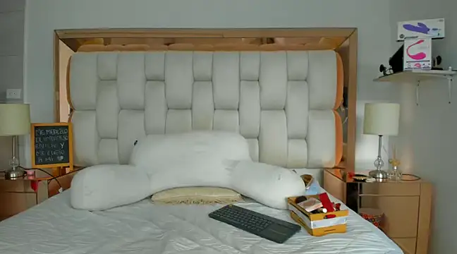 emilyparkerr01 online show from December 2024 08:00:02 PM