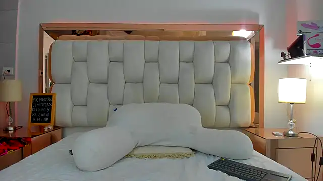 emilyparkerr01 online show from February 2025 12:19:01 AM