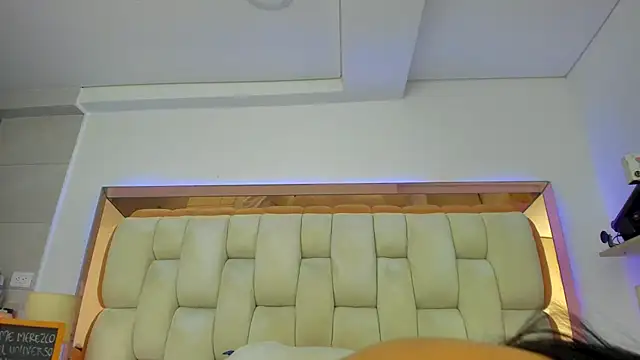 emilyparkerr01 online show from February 2025 01:11:02 AM