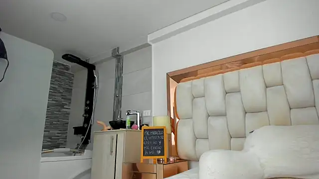 emilyparkerr01 online show from March 2025 12:50:01 AM