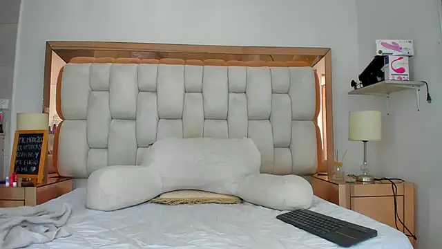 emilyparkerr01 online show from March 2025 04:12:01 PM