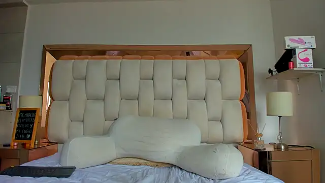 emilyparkerr01 online show from March 2025 02:41:01 PM