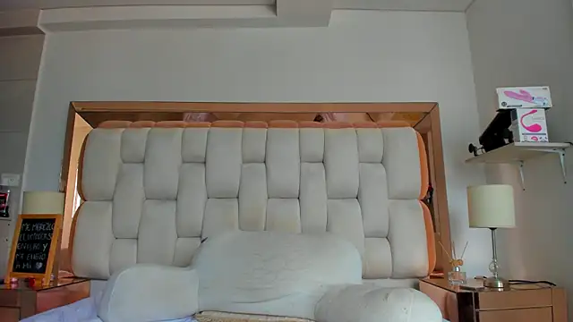 emilyparkerr01 online show from March 2025 03:27:01 PM