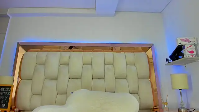 emilyparkerr01 online show from March 2025 02:42:02 PM