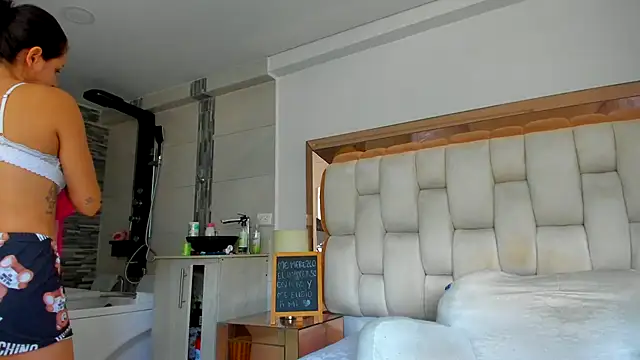 emilyparkerr01 online show from September 2025 11:57:01 AM