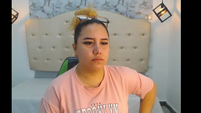 Kathiasaints online show from April 2026 07:48:01 PM