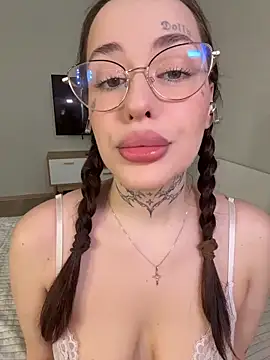 Snapshot of fuckdoll_18 chatting on October 2025 09:08:02 AM fuckdoll 18 online show from October 2025 09:08:02 AM