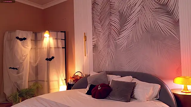 Miley Smile online show from October 2025 04:46:01 AM