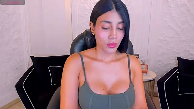 Snapshot of CharlotteCox_ chatting on May 2026 03:00:01 AM CharlotteCox online show from May 2026 03:00:01 AM