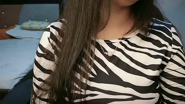 Snapshot of Spice-Summi chatting on November 2025 12:02:02 PM Spice-Summi online show from November 2025 12:02:02 PM