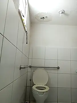 azuado20xv online show from November 2025 01:01:02 PM