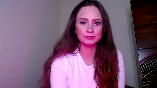 Snapshot of Sophie_Raegan chatting on December 2024 12:21:02 AM Sophie Raegan online show from December 2024 12:21:02 AM