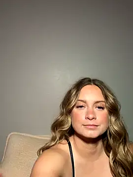 Snapshot of Sophie_Raegan chatting on November 2025 07:52:02 AM Sophie Raegan online show from November 2025 07:52:02 AM