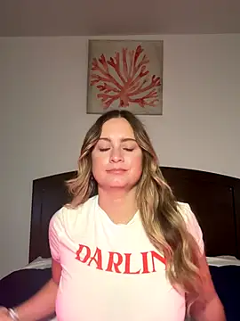 Snapshot of Sophie_Raegan chatting on December 2025 02:34:01 PM Sophie Raegan online show from December 2025 02:34:01 PM