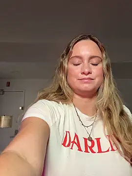 Snapshot of Sophie_Raegan chatting on March 2026 03:37:02 PM Sophie Raegan online show from March 2026 03:37:02 PM