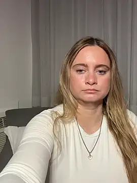 Snapshot of Sophie_Raegan chatting on April 2026 01:55:02 PM Sophie Raegan online show from April 2026 01:55:02 PM